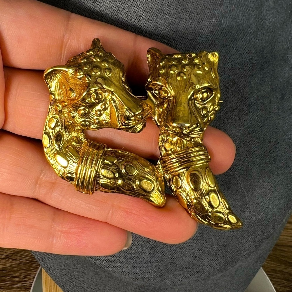 Vintage leopard brooch